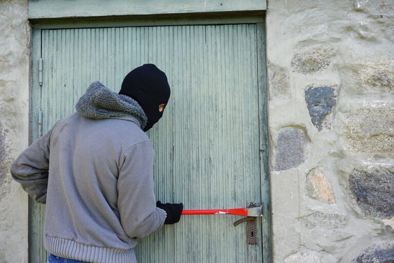 Lire la suite à propos de l’article Gendarmerie : Conseils de lutte contre les cambriolages